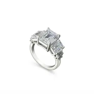 Riviera Neve Emerald-Cut Graduated Ring
